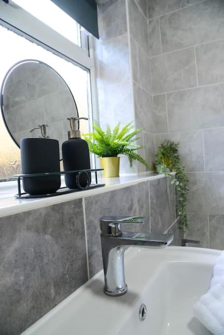 Ferienwohnung Delightful 2 Bed Town Centre House, Sleeps 4 Barnsley Exterior foto