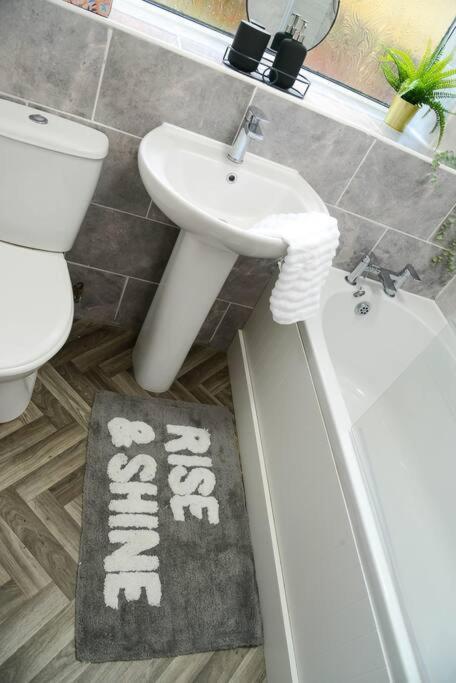 Ferienwohnung Delightful 2 Bed Town Centre House, Sleeps 4 Barnsley Exterior foto